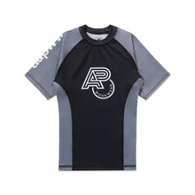 Load image into Gallery viewer, A&amp;PWW Kids SS Rashguard: (Grey/Black)
