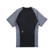 Load image into Gallery viewer, A&amp;PWW Kids SS Rashguard: (Grey/Black)
