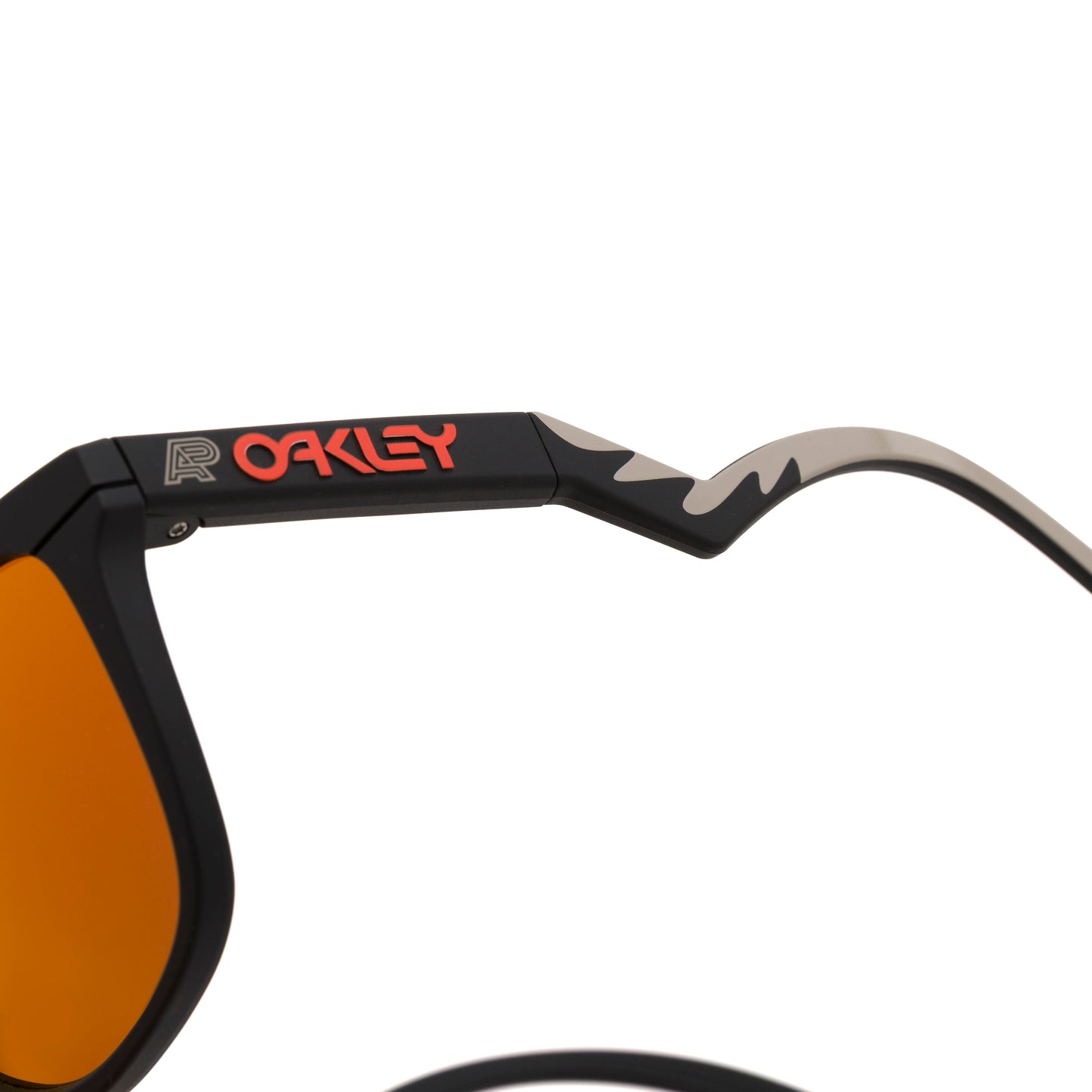 A&P® x OAKLEY® FROGSKINS HYBRID™ MATTE BLACK w/ PRIZM RUBY
