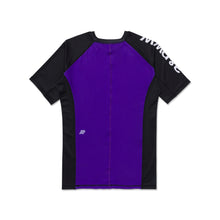 Load image into Gallery viewer, A&amp;PWW SS Rashguard [Purple]
